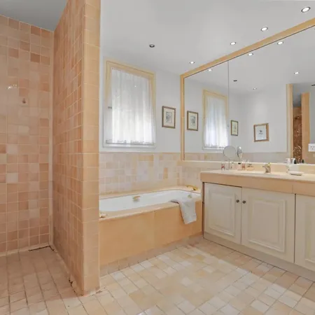 Willa Ref 1849 - Cannes - Provencal Style To Rent *