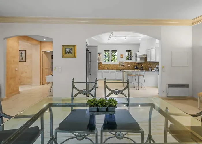 Ref 1849 - Cannes - Provencal Style To Rent Le Cannet